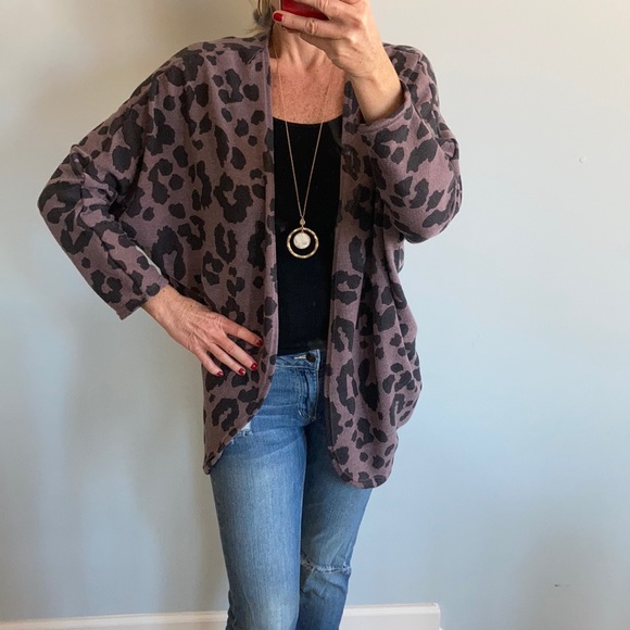 Leopard Print Open Cardigan - Picture 2 of 9